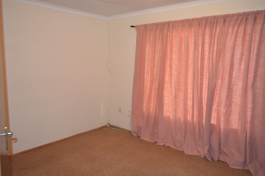 To Let 2 Bedroom Property for Rent in Songloed North West